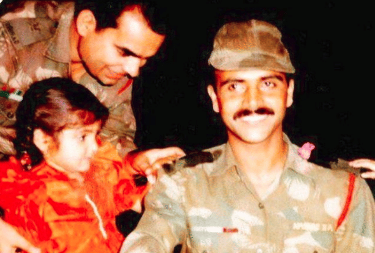 anushka sharma very cute looking her childhood pictures
