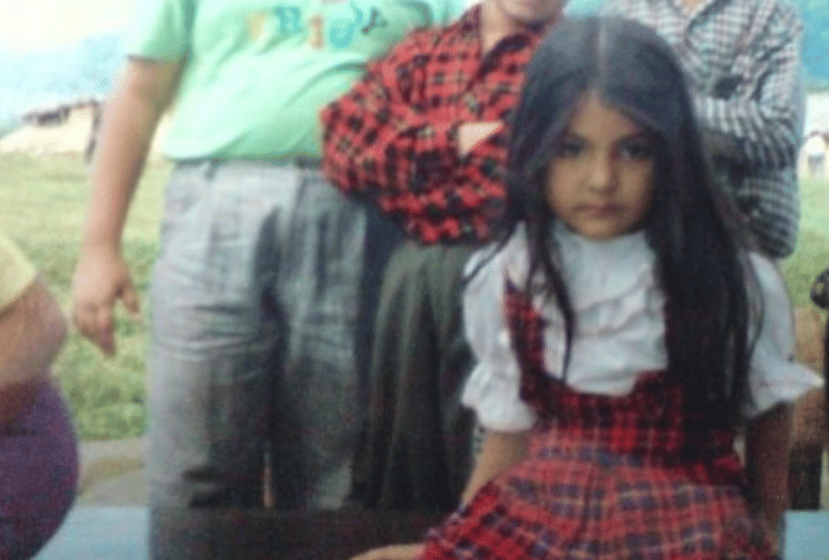 anushka sharma very cute looking her childhood pictures