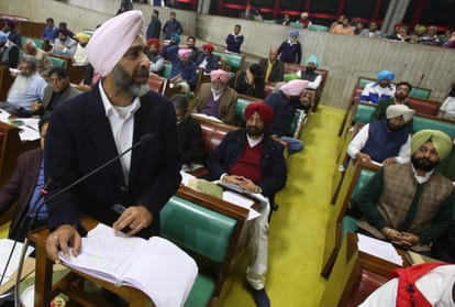 congress, manpreet badal presented punjab budget 2019 on 18 February