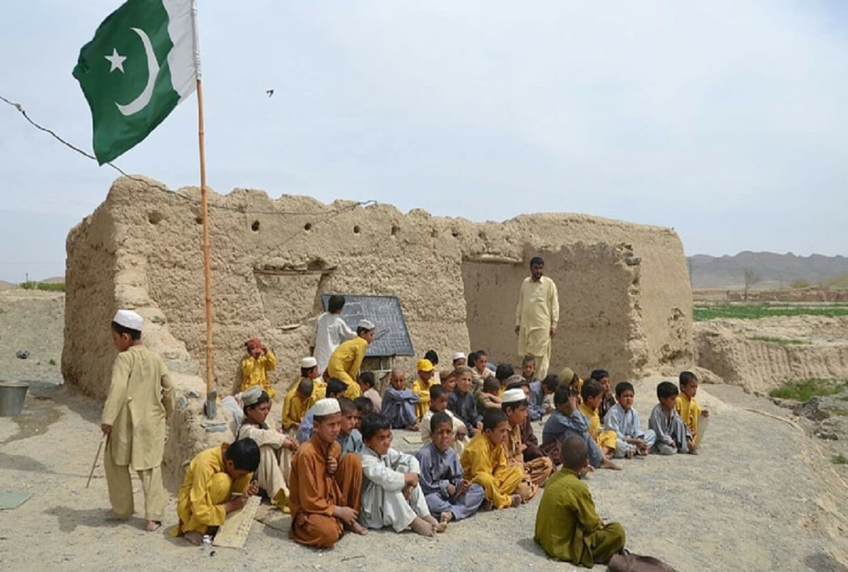 Pakistan Army kills unarmed Baloch civilian in balochistan video viral