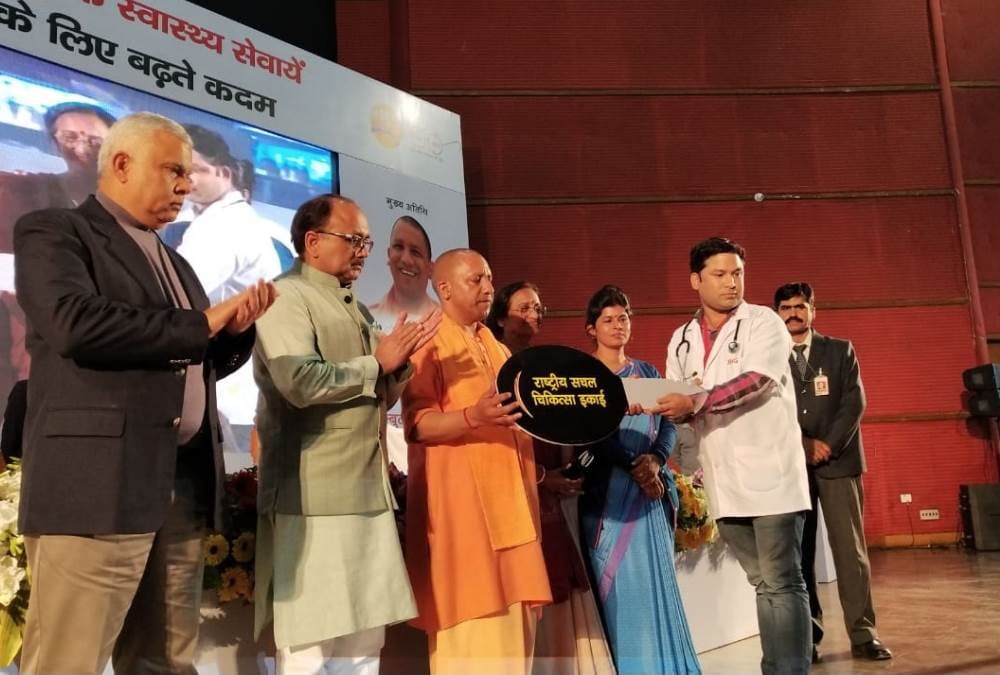 cm yogi adityanath flag off 100 als and 53 mmu