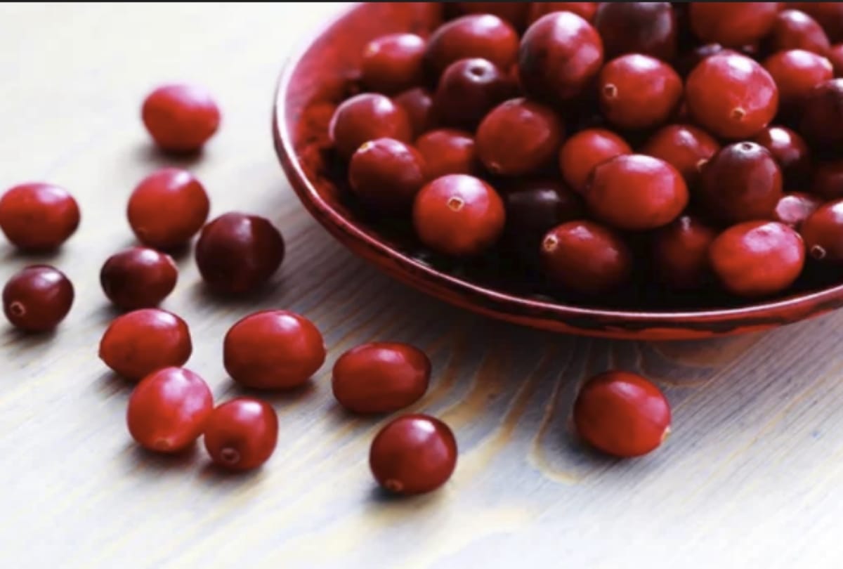 cranberries is beneficial for skin or hair growth