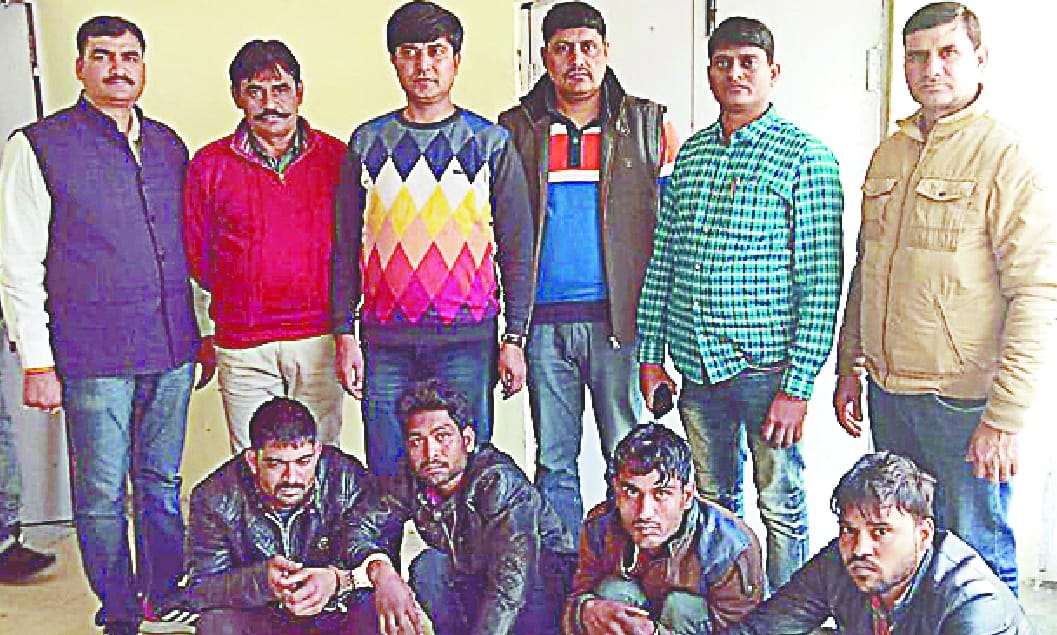Hightech robbers, returning from the plane by train