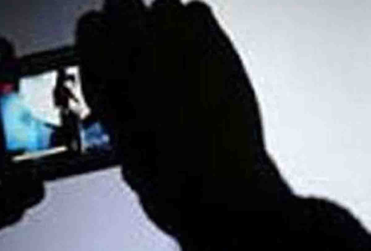man sell the girl after misdeed with her