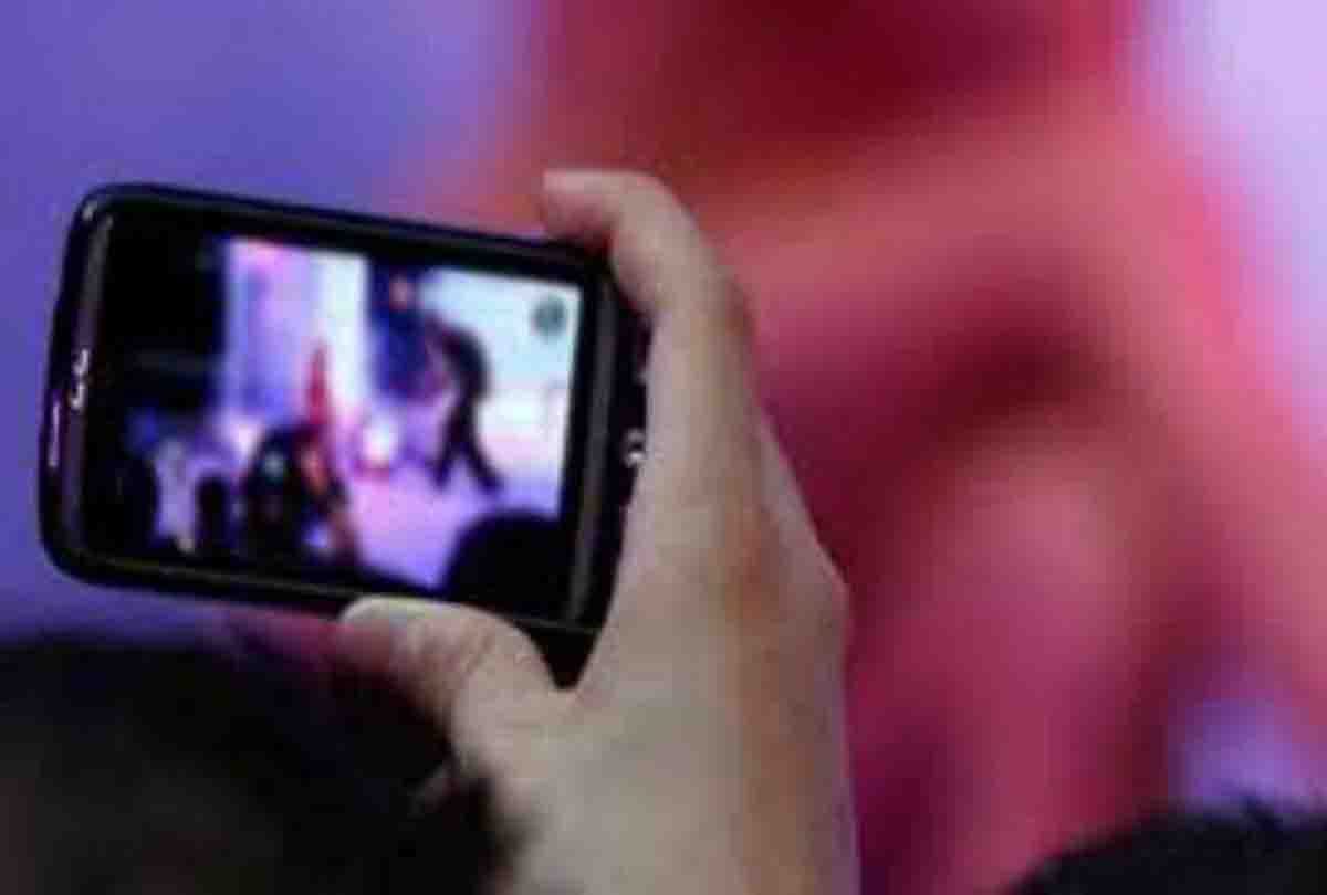 man sell the girl after misdeed with her