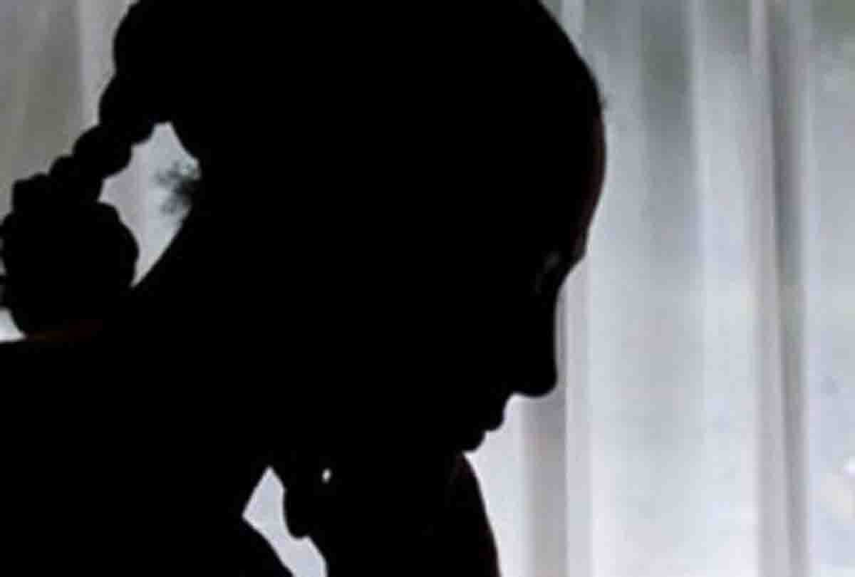 man sell the girl after misdeed with her