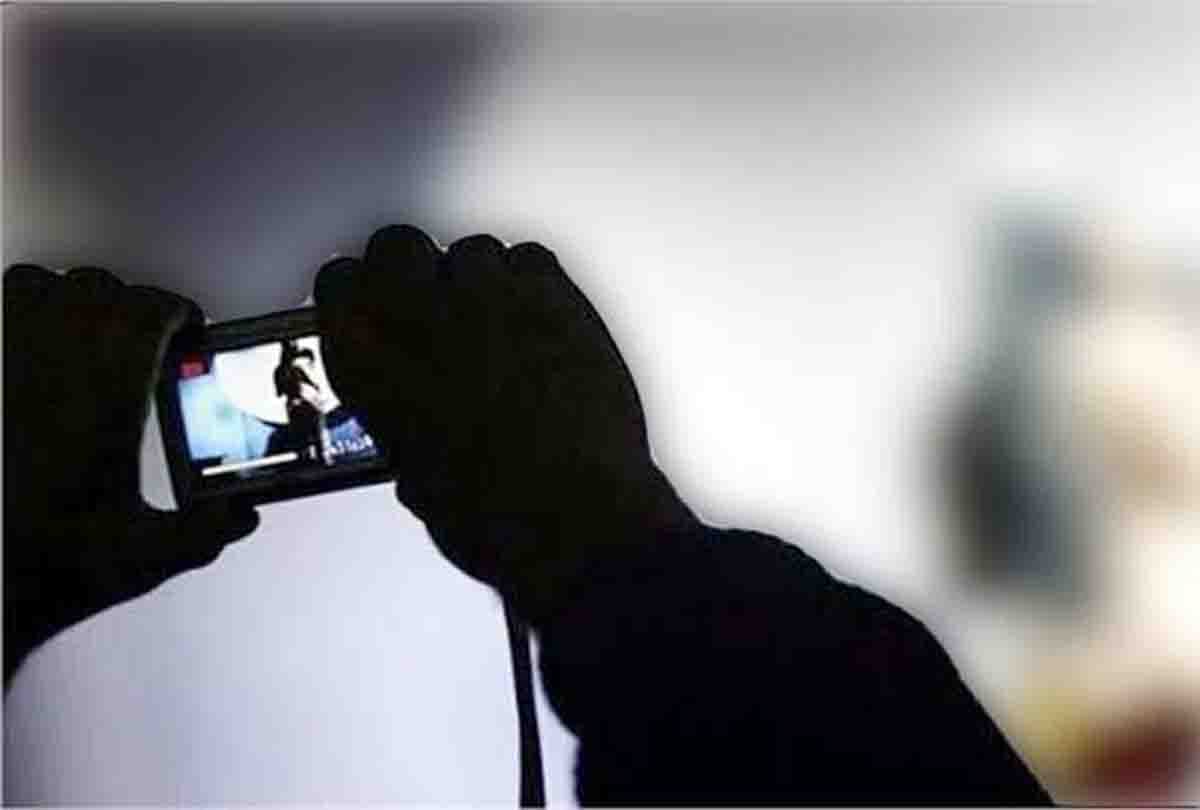 man sell the girl after misdeed with her