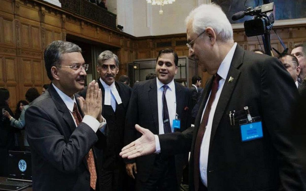 Indian Diplomat Not Handshake Snubs Pakistan Official At International Court of Justice