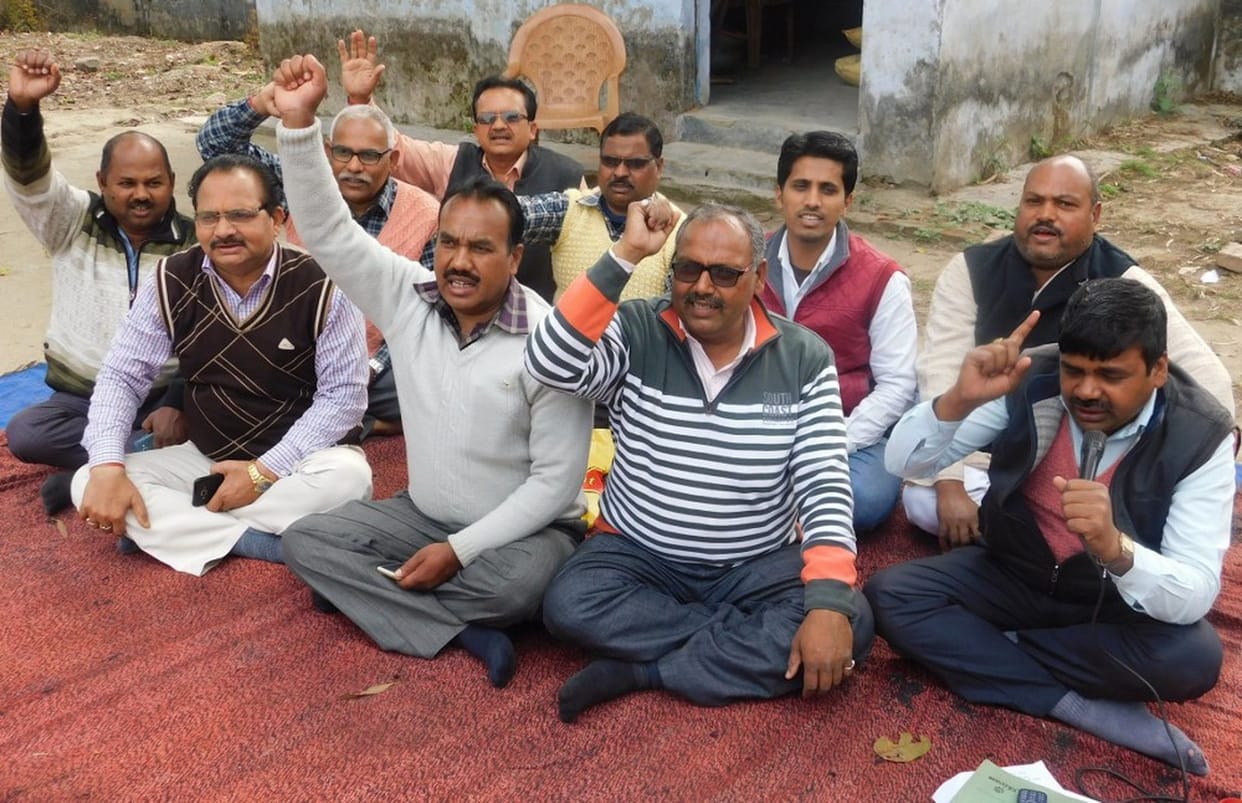 सिविल डिप्लोमा इंजीनियर संघ ने दिया धरना