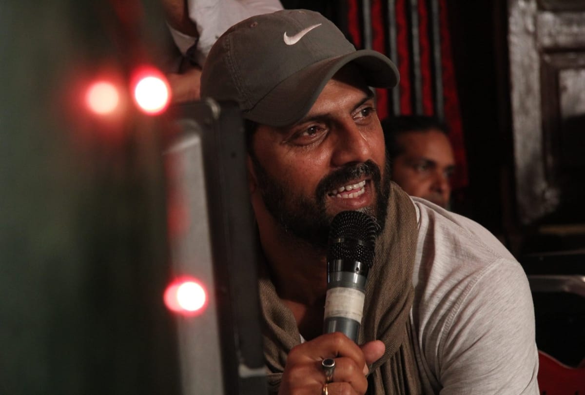 Laxman Utekar talks About Sara Ali Khan in Zara Hatke Zara Bachke hero glamour never affected her character