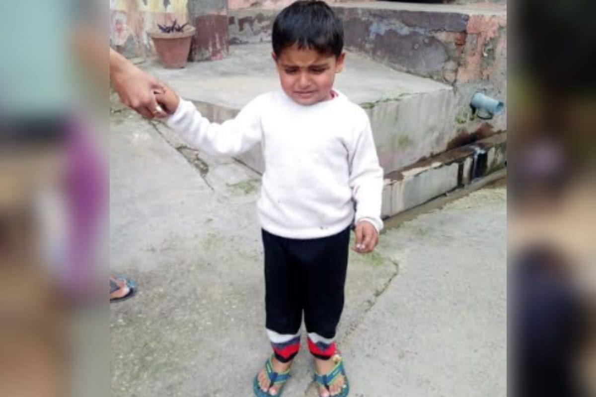 Meerut Ajay Kumar becomes martyr in Pulwama encounter, now who will give toys to son Aarv
