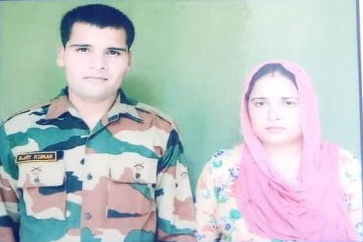 Meerut's Ajay Jawan martyr in Pulwama encounter and Wife talked on phone