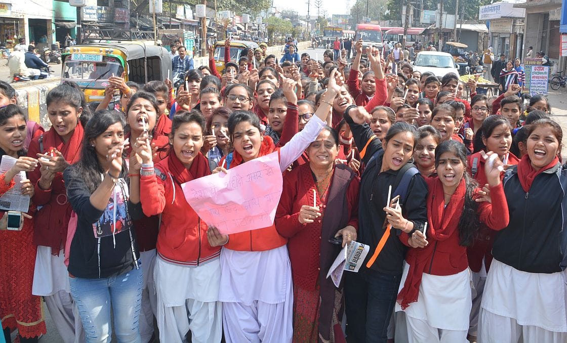 Pulwama effect: Kashmiri Doctor's daughters faces boycott in school