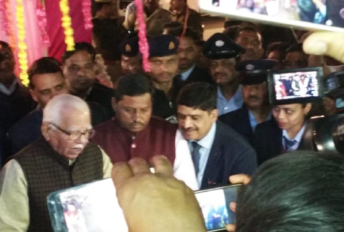 Taj mahotsav 2019 Governor Ram Naik inaugurated In agra