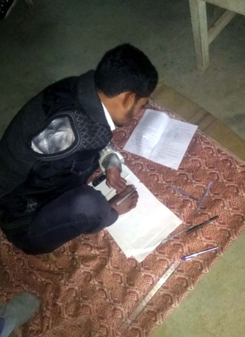 हौसलों से भरी उड़ान, पैरों से दे दिया इम्तिहान