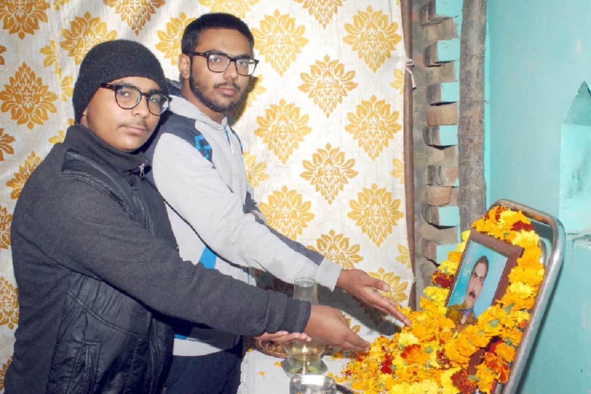Pulwama terror attack, Sad family of martyr Amit and Pradeep, see photos