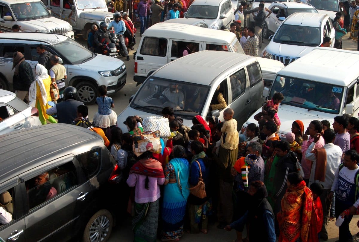Kumbh Mela 2019: Crowd of devotees on Sangam, traffic uncontrollable, police arrangement fail