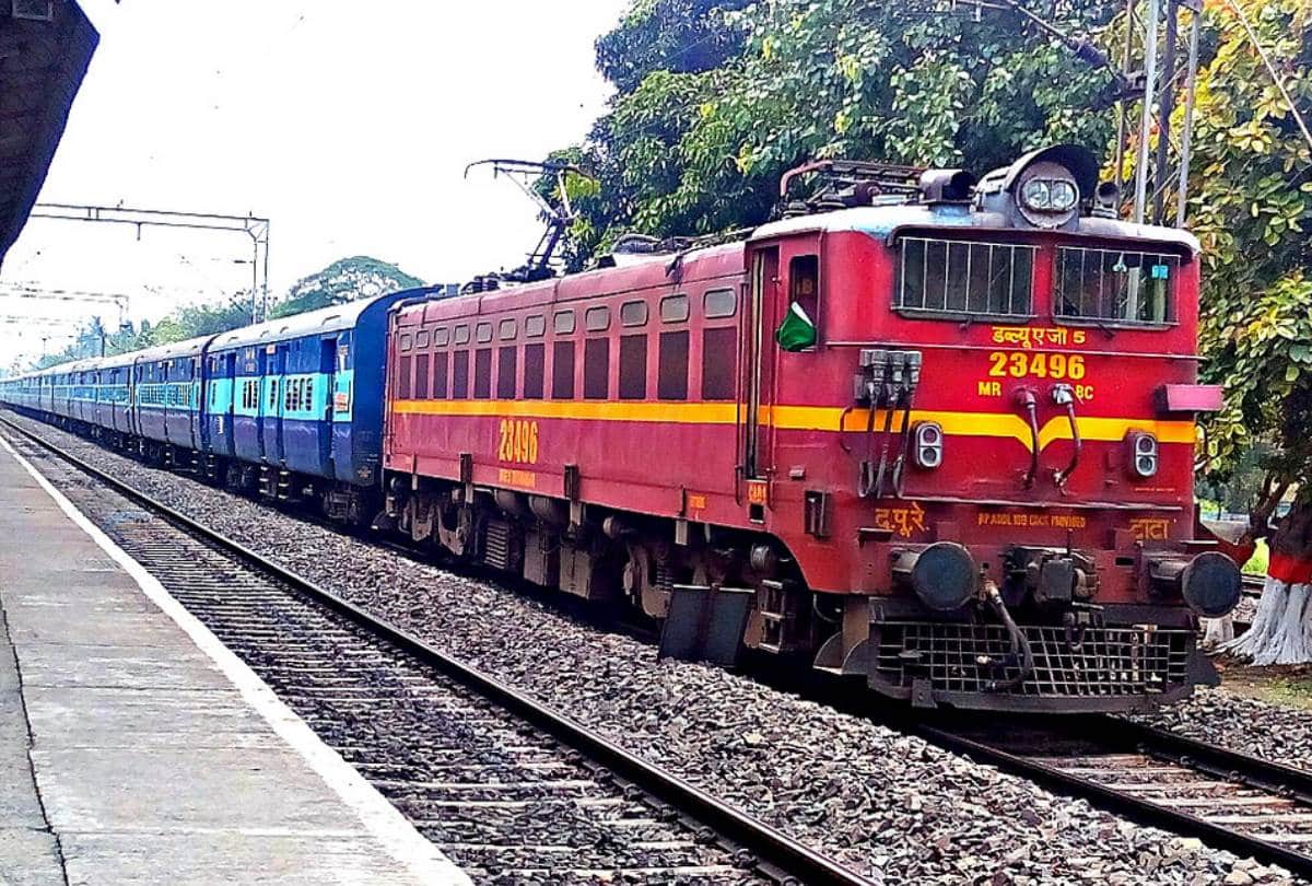 Indian Railways additional coaches will be installed in trains of delhi and mumbai