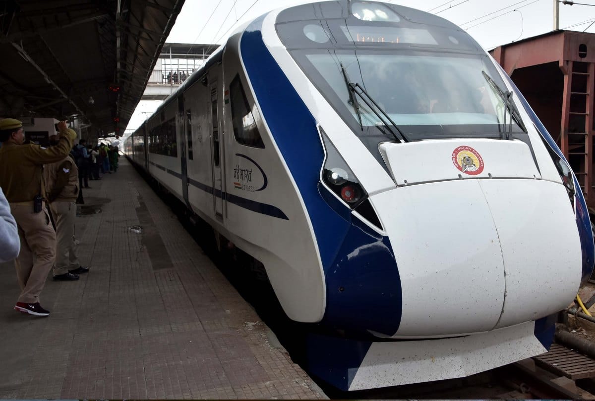 Semi high speed train Vande Bharat may run from Gorakhpur