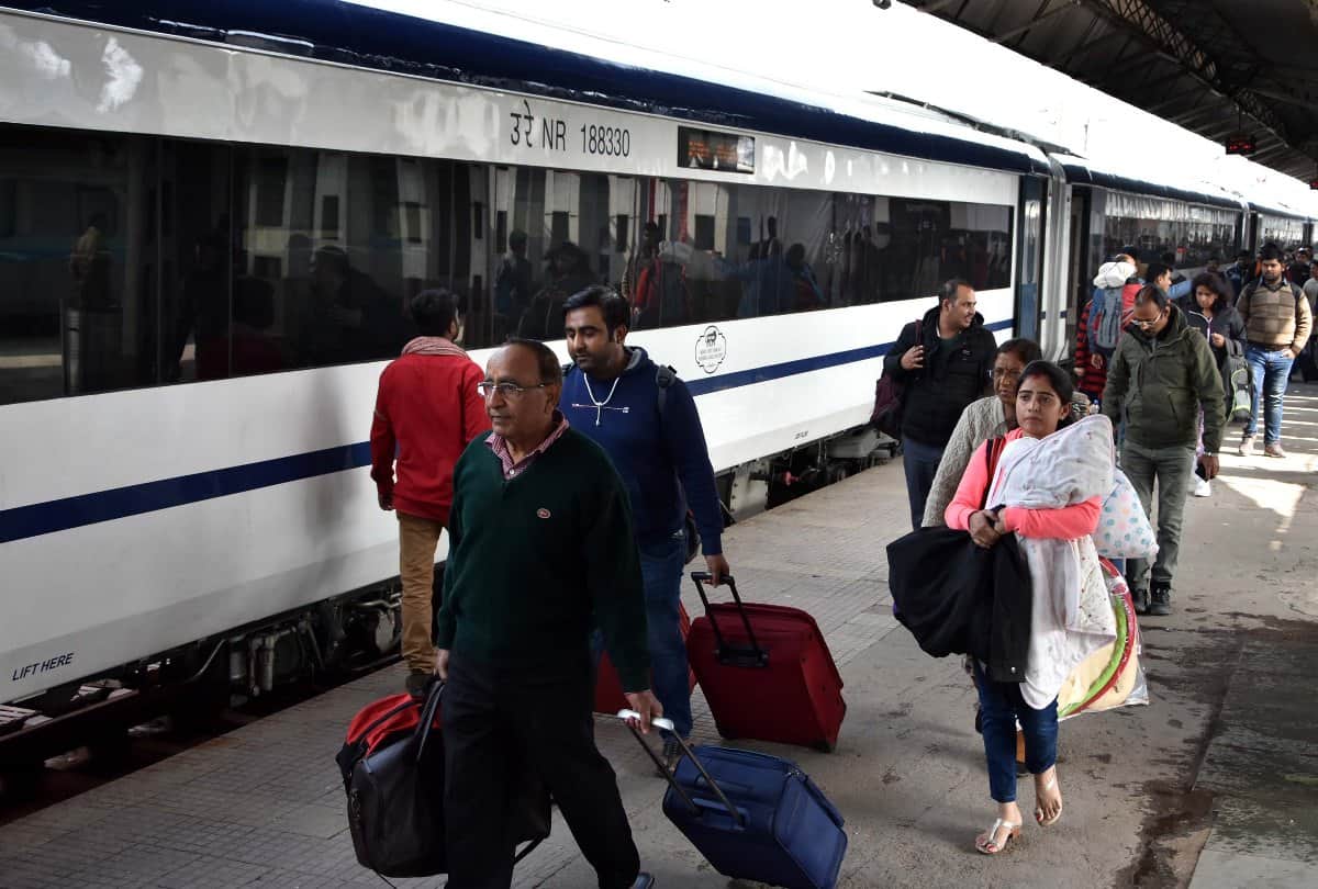Vande Bharat Train starts journey from New Delhi to Jammu Kashmir Katra to complete in 8 hours