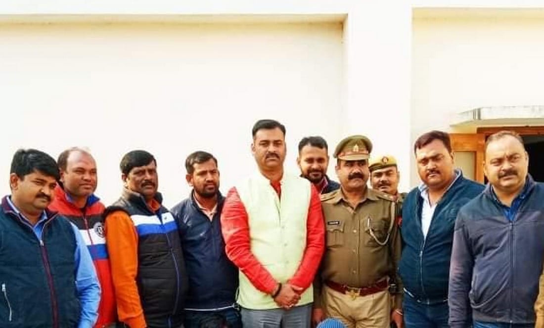 People help pulwama attack martyred family