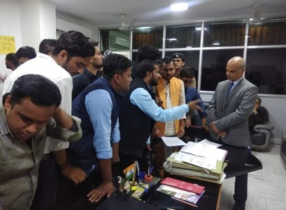 BHU students warned protest front of narendra modi