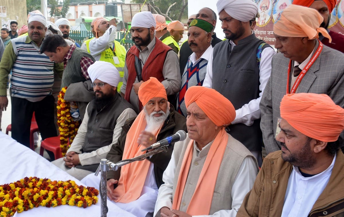 Sant niranjan dass reached varanasi for sant ravidas jayanti