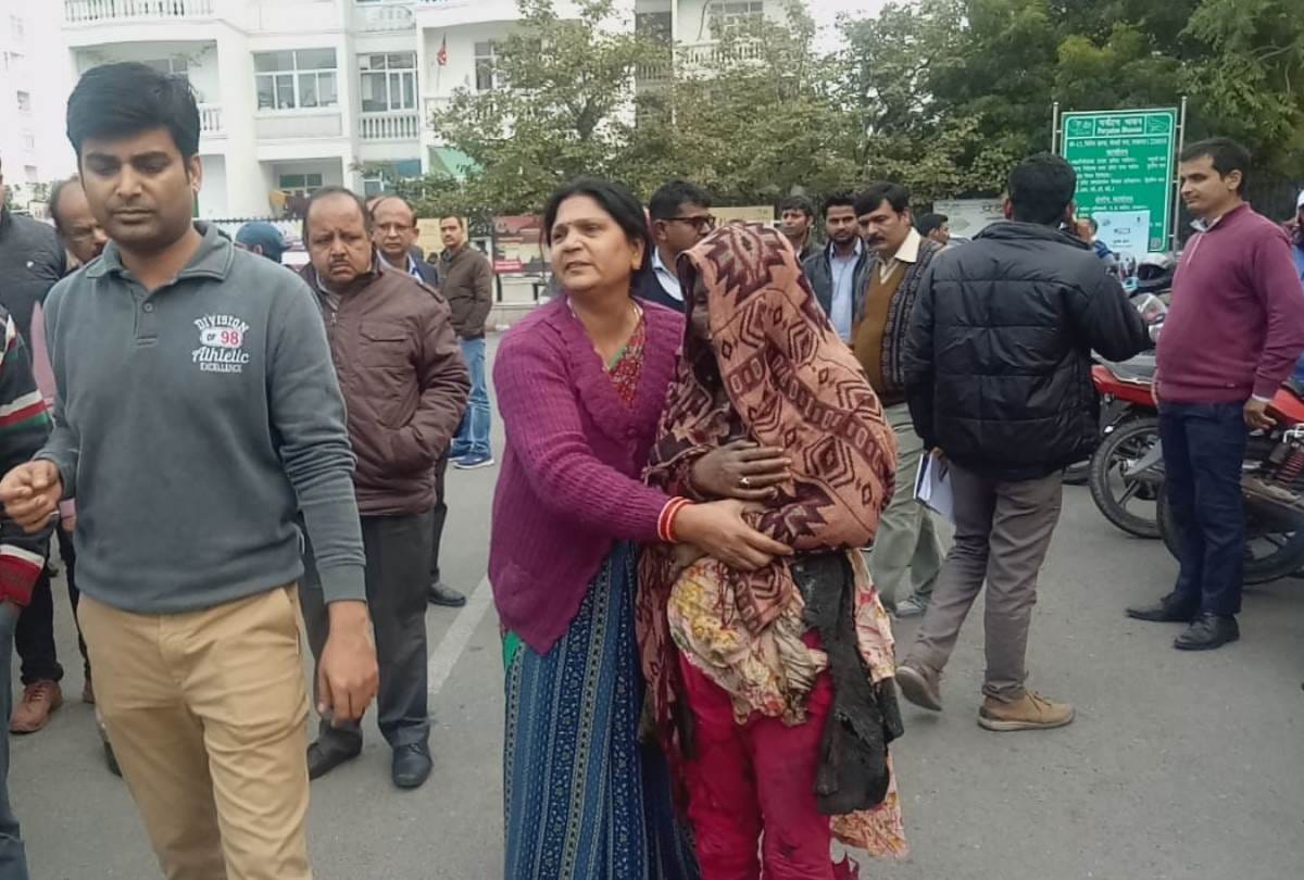women burnt on third floor of tourism building died today