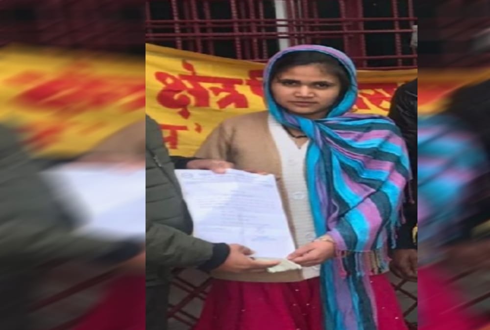 Girl printed message on her wedding card against liquor cocktail party