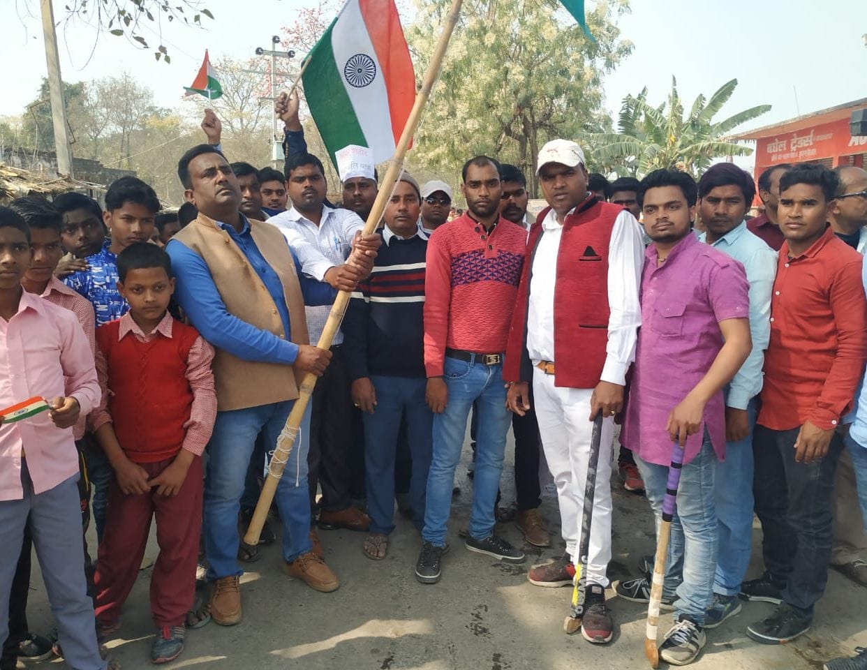 शहीदों की याद में हर आंख नम, बरकरार है गुस्सा