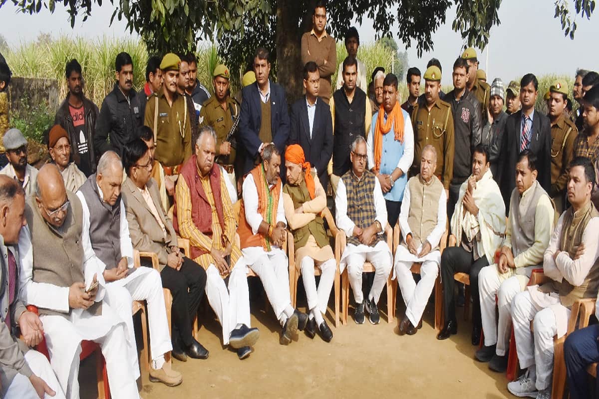 #Pulwama: Ruckus in martyr ajay funeral and bjp ministers pay tribute in shoes furor