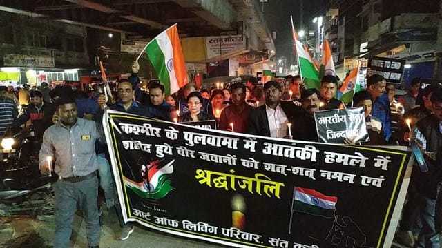 Blow the effigy, Pak's effigy in the people