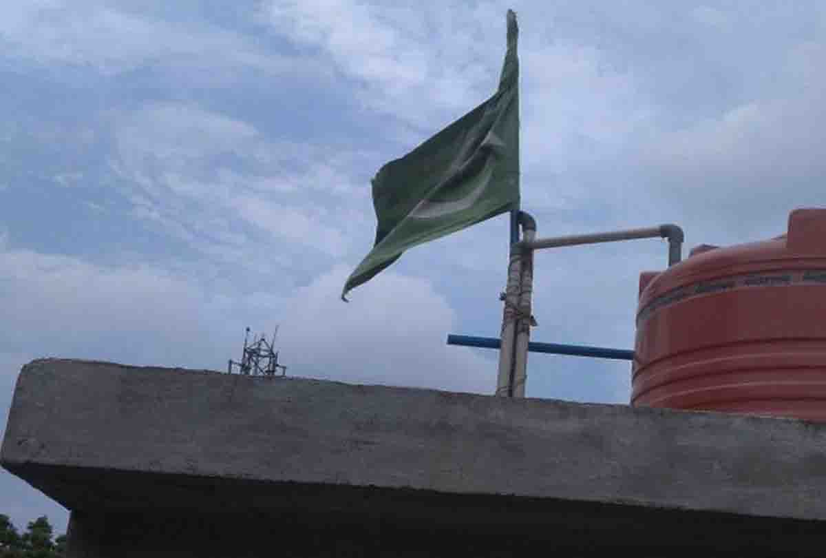 when villagers saw a green flag on house in kanpur