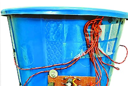 b.tech students vandana and ayushi made IOT based garbage monitoring system