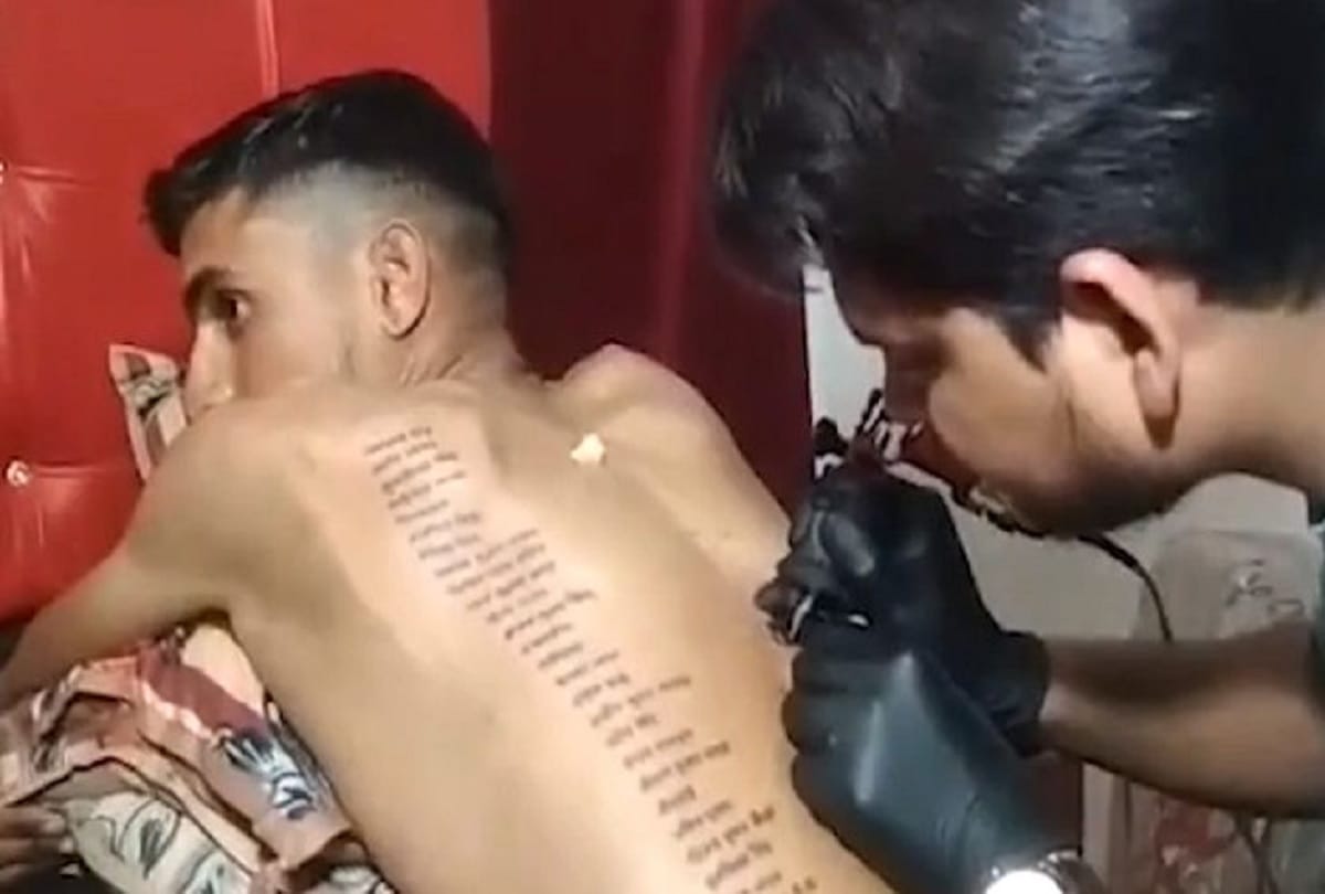 gopal saran tatooed names of 71 martyrs on his body as a unique tribute to pulwama terror atttack 