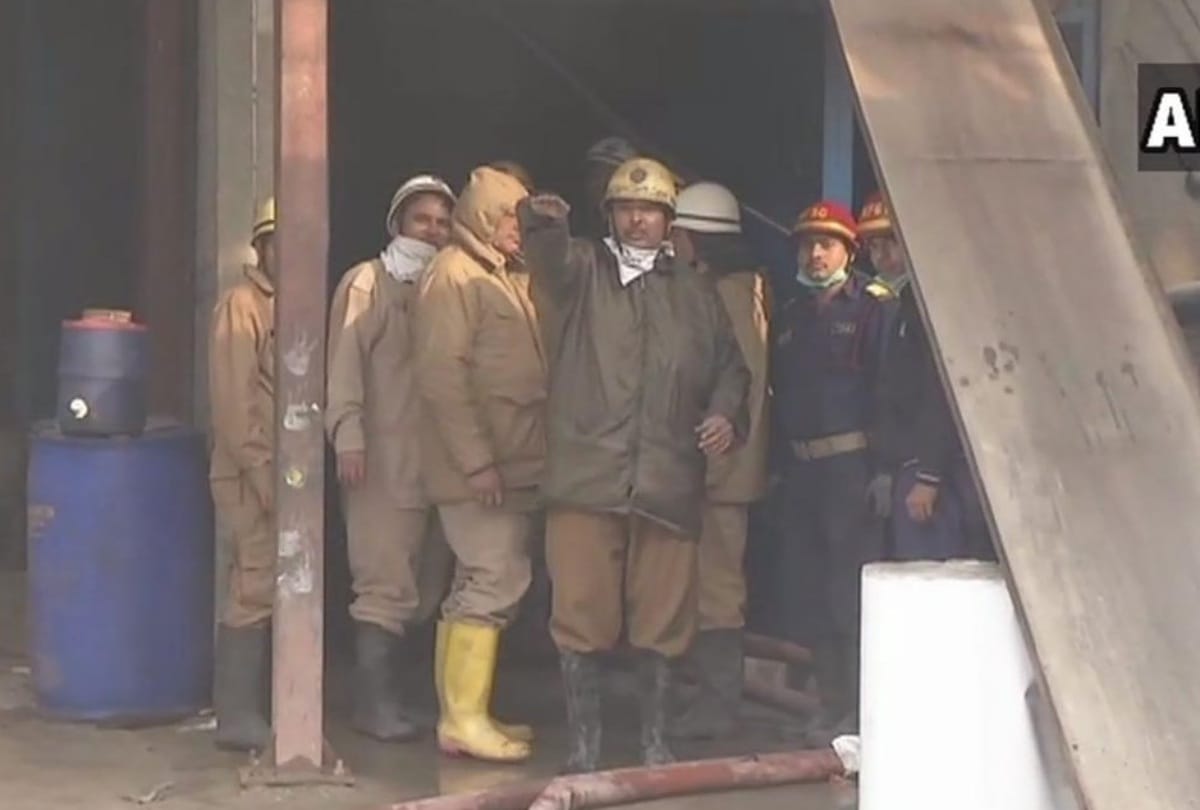 delhi fire breaks out in shoe factory of narela see photos