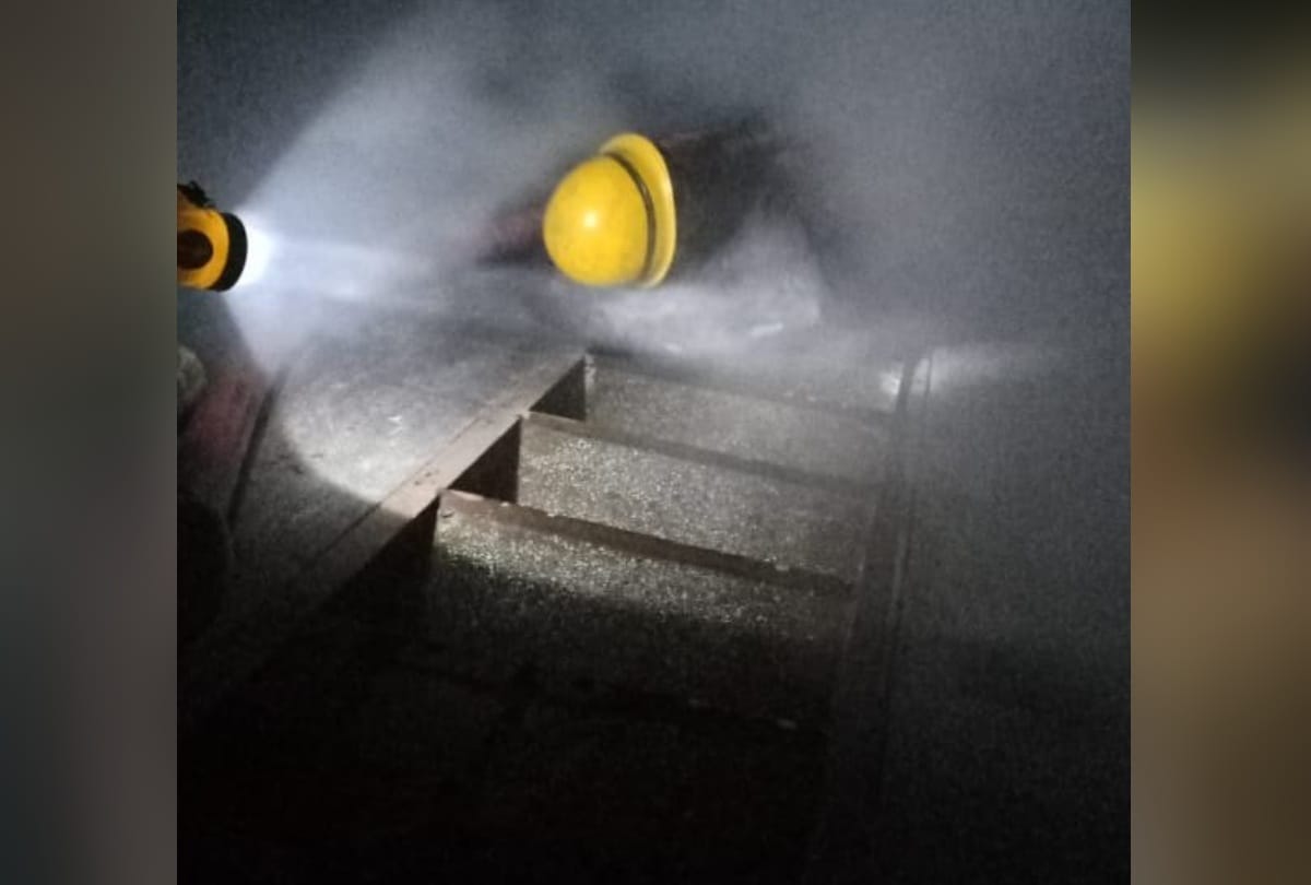 delhi fire breaks out in shoe factory of narela see photos