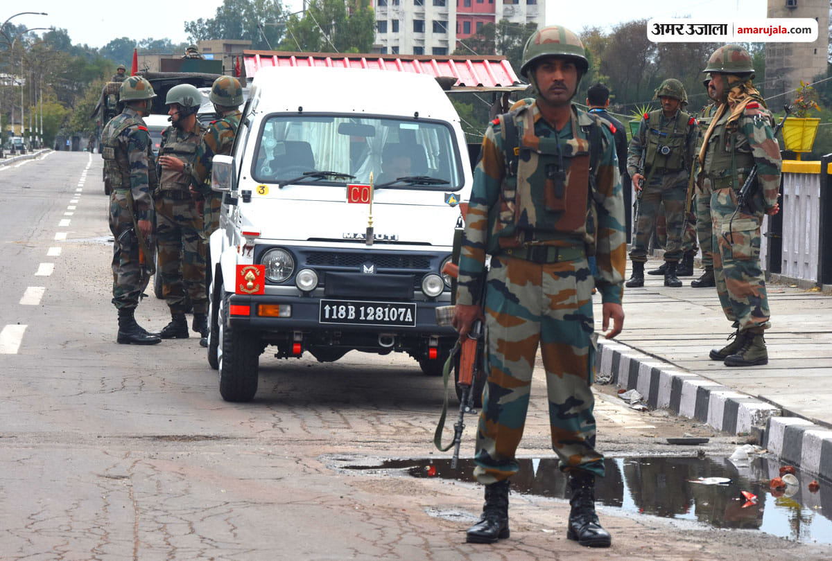 two suspect arrested from ratnuchak military station area jammu, suspect sending videos to pakistan
