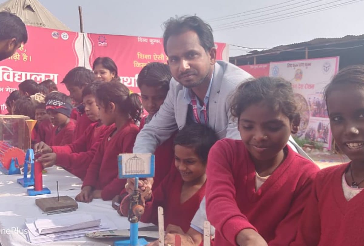 Temporary school running in Kumbh Mela, Children learning mathematics and English, see photos