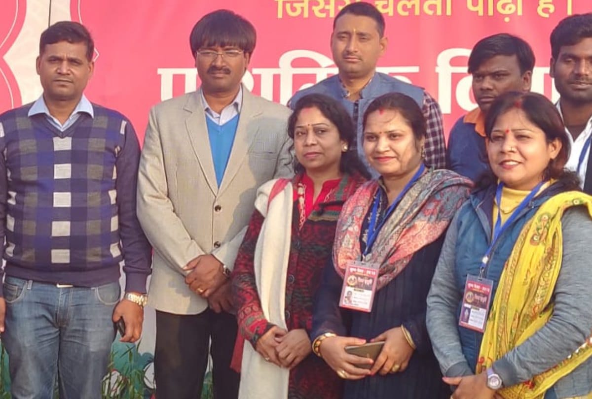 Temporary school running in Kumbh Mela, Children learning mathematics and English, see photos