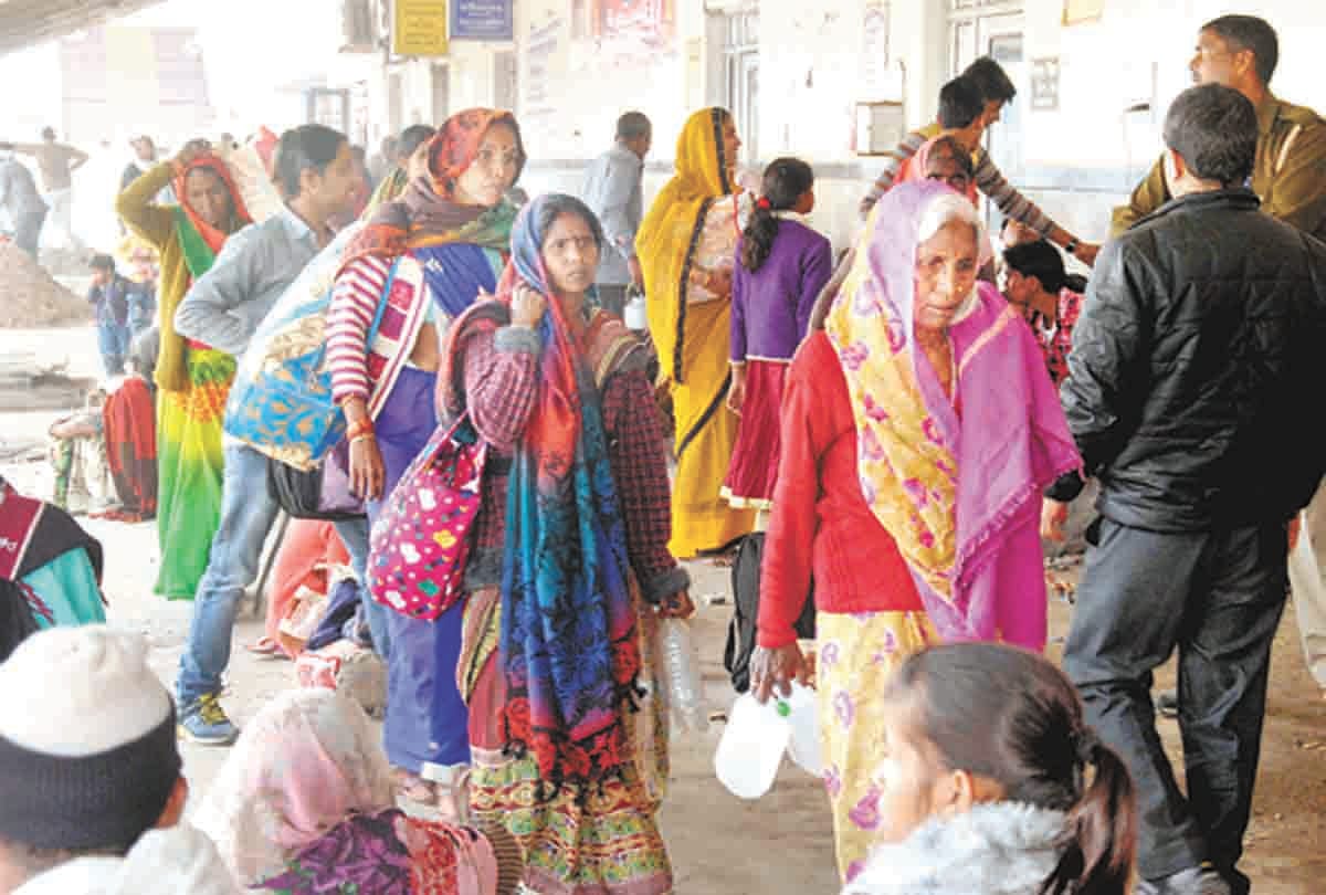 maghi poornima : Riding on the train, crowded in the bus
