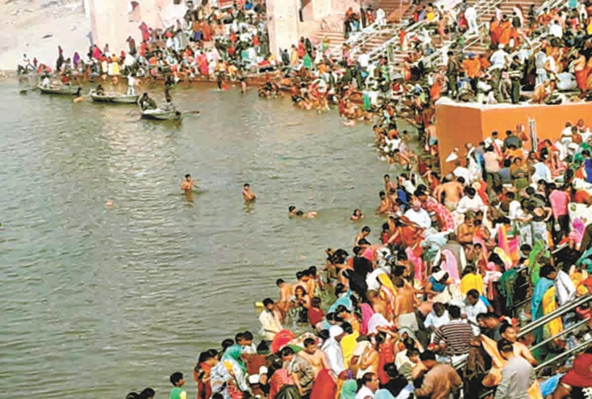 devotees take bath on  Maghi poornima