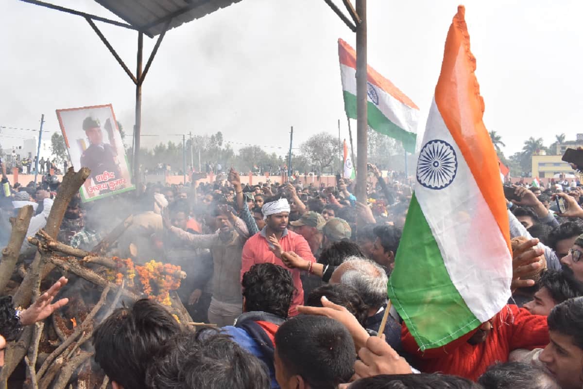 Pulwama encounter martyr ajay last rites by son Aarav and peoples pay tribute