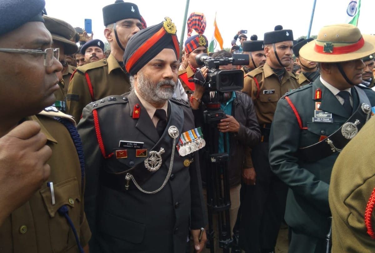 pulwama encounter martyr ajay last rites by 2 year old son people cry alot and pay tribute