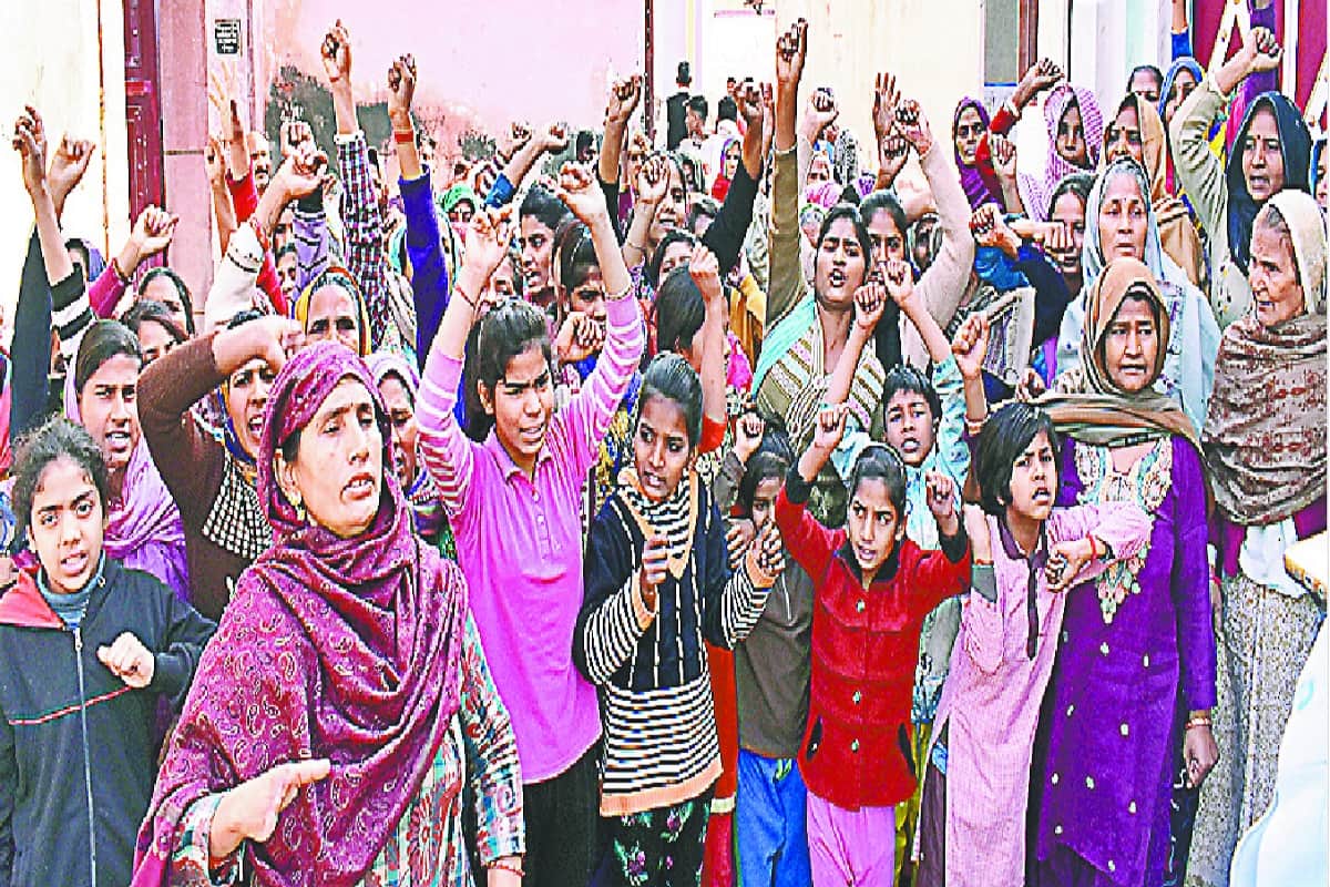 Pulwama terror attack, martyr Ajay's family and women have sought to remove Article 370