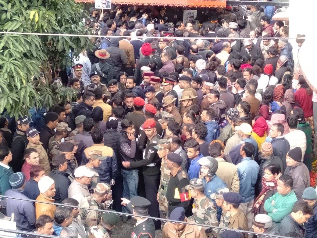 Pulwama Encounter Martyr vibhuti wife lovable and brave message on cremation