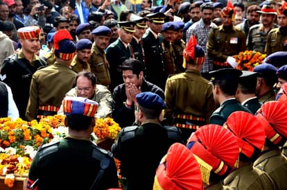 Pulwama Encounter martyr vibhuti wife aunty told about kashmir displacement