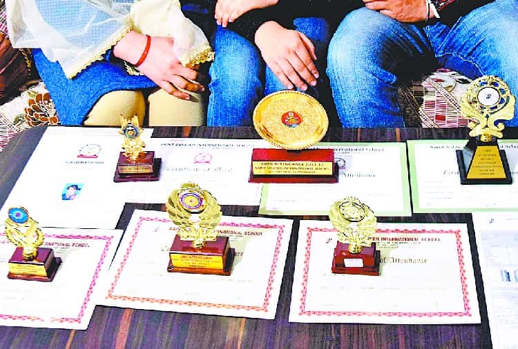 Success Story, 16 Years Old Girl Nandini Never Left School in Six Years