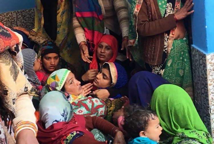 Pulwama Terror Attack, Pulwama Encounter, Shaheed Hari Singh Last Rites by 10 Month Son Lakshya