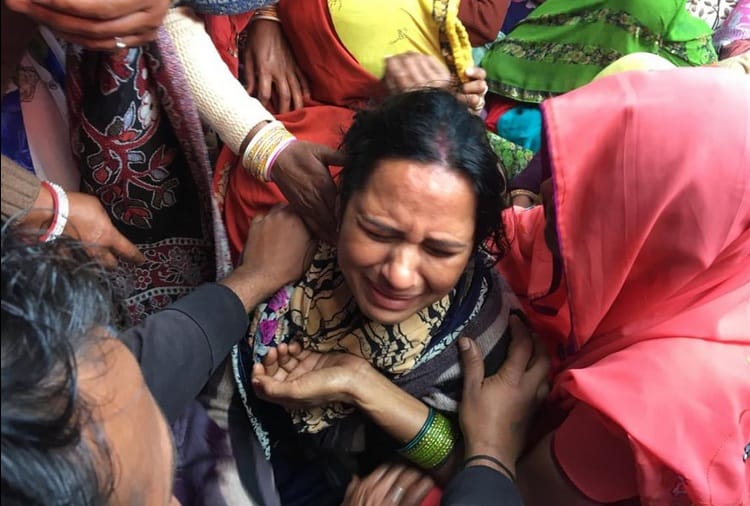 Pulwama Terror Attack, Pulwama Encounter, Shaheed Hari Singh Last Rites by 10 Month Son Lakshya